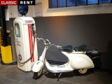 Louer une Scooter Ancien Vespa Beige de 1957