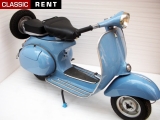 Louer une Scooter Ancien Vespa Bleu de 1965