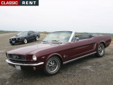 Louer une FORD Mustang Bordeaux de 1966