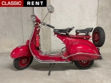 Louer une Scooter Ancien Vespa Rouge de 1957